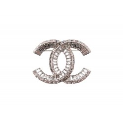 NEUF BROCHE CHANEL LOGO CC STRASS EN METAL ARGENTE NEW SILVER BROOCH 720€