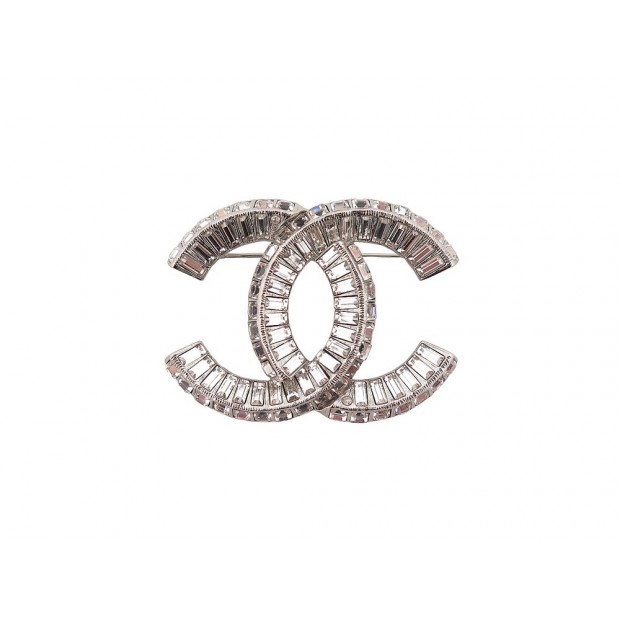 NEUF BROCHE CHANEL LOGO CC STRASS EN METAL ARGENTE NEW SILVER BROOCH 720€