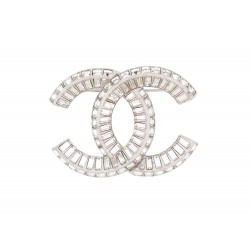 NEUF BROCHE CHANEL LOGO CC STRASS METAL ARGENTE SILVERED STEEL BROOCH 750€