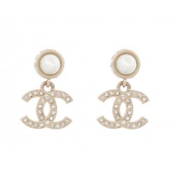 NEUF BOUCLES D'OREILLES CHANEL PENDANTES LOGO CC & PERLES STRASS EARRINGS 700€