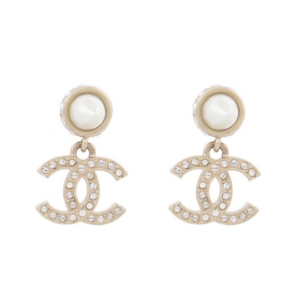 NEUF BOUCLES D'OREILLES CHANEL PENDANTES LOGO CC & PERLES STRASS EARRINGS 700€