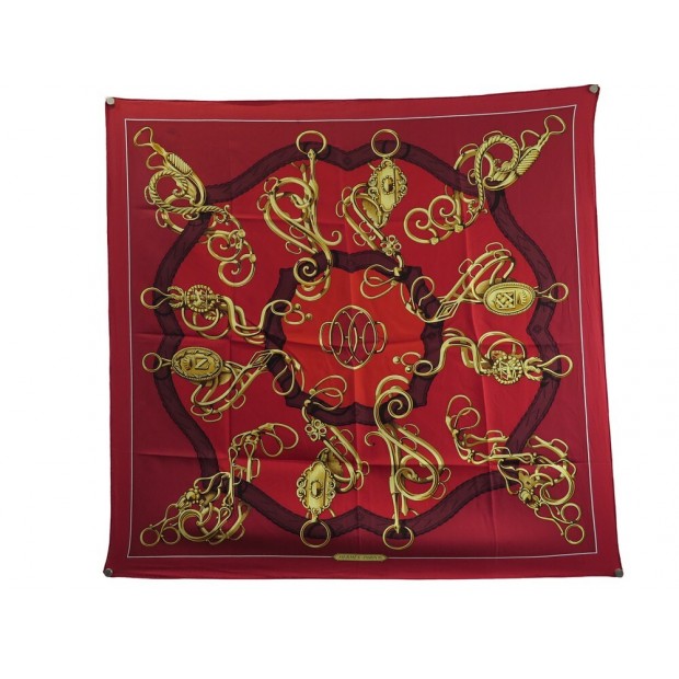 VINTAGE FOULARD HERMES MOTIF MORS ET BLASONS EN SOIE ROUGE RED SILK SCARF 495€