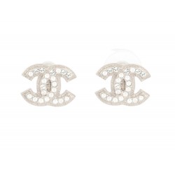 NEUF BOUCLES D'OREILLES CHANEL LOGO CC & STRASS ARGENTE + BOITE EARRINGS 650€