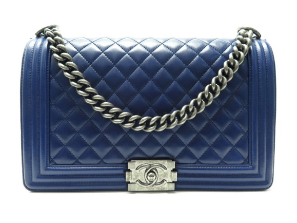  sac a main chanel grand boy cuir matelasse bleu