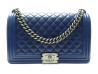  sac a main chanel grand boy cuir matelasse bleu