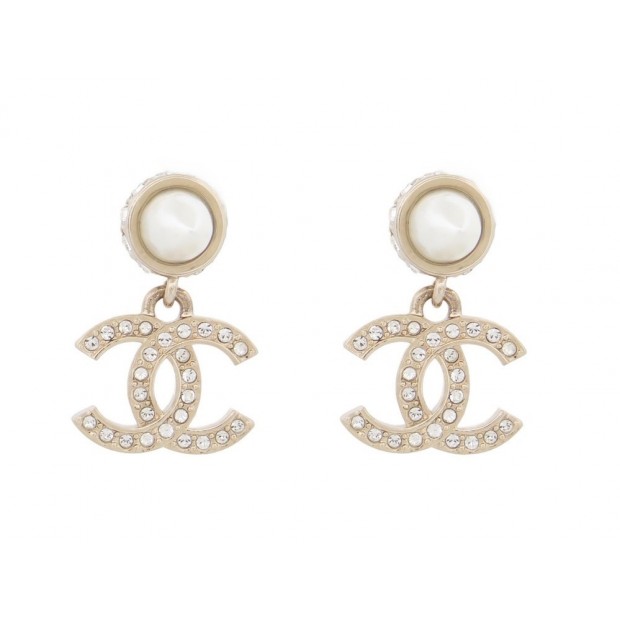 NEUF BOUCLES D'OREILLES CHANEL PENDANTES LOGO CC & PERLES STRASS EARRINGS 700€