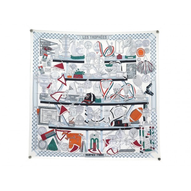 FOULARD HERMES LES TROPHEES CARRE 90 EN SOIE BLANCHE SILK SCARF 460€