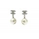 NEUF BOUCLES D OREILLES CHANEL LOGO CC & PERLES EN METAL ARGENTE ET STRASS 520€