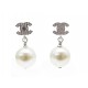 NEUF BOUCLES D'OREILLES CHANEL LOGO CC STRASS & PERLE PENDANTE EARRINGS 750€