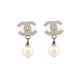 NEUF BOUCLES D'OREILLES CHANEL LOGO CC PERLE PENDANTE METAL ARGENT EARRINGS 520€