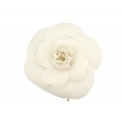 VINTAGE BROCHE CHANEL CAMELIA TOILE BLANCHE CIRCA 1980 WHITE CANVAS BROOCH 690€