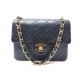 VINTAGE SAC A MAIN CHANEL MINI TIMELESS EN CUIR BLEU MATELASSE BANDOULIERE 3350€