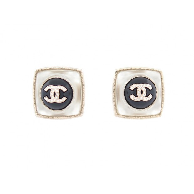 NEUF BOUCLES D'OREILLES CHANEL CARRE LOGO CC & STRASS METAL DORE EARRINGS 560€