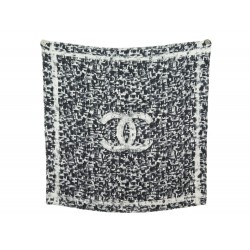 FOULARD CHANEL LOGO CC DECORS FACON TWEED NOIR ET BLANC CARRE 90 SOIE SCARF 490€