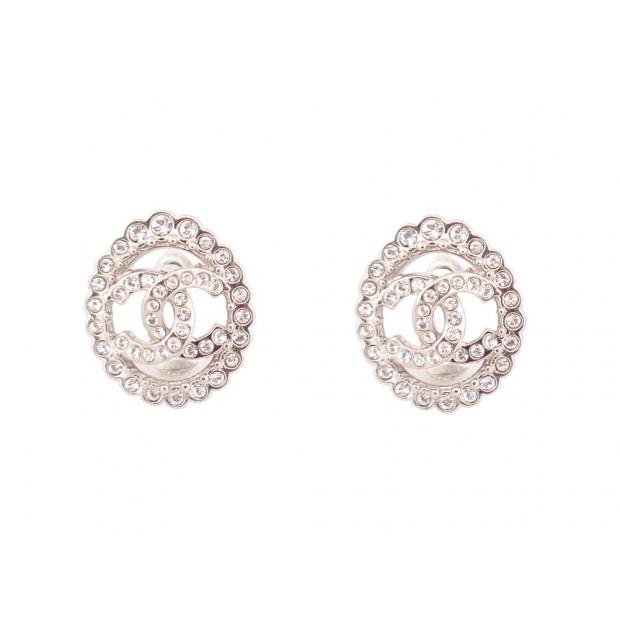 NEUF BOUCLES D'OREILLES CHANEL PUCES LOGO CC STRASS METAL ARGENTE EARRINGS 850€