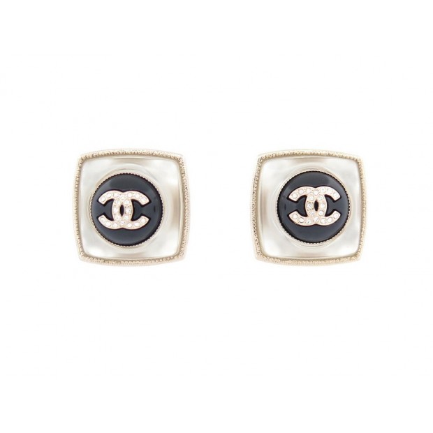 NEUF BOUCLES D'OREILLES CHANEL CARRE LOGO CC & STRASS METAL DORE EARRING 560€