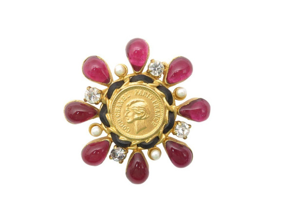 broche chanel 1995 medaillon portrait coco
