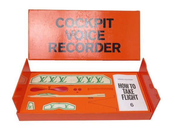 maquette d'avion louis vuitton cockpit voice recorder