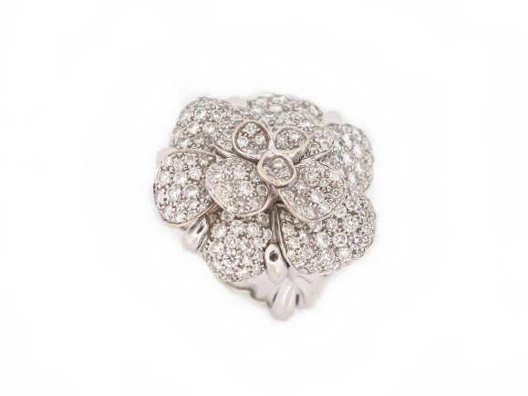 bague chanel camelia t55 en or blanc 18k 228 diamants