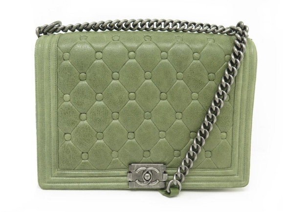 sac a main chanel grand boy cuir matelasse vert