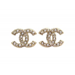 NEUF BOUCLES D'OREILLES CHANEL PUCES LOGO CC & PERLES A64766 DORE EARRINGS 580€