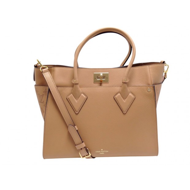 NEUF SAC A MAIN CABAS LOUIS VUITTON CABAS ON MY SIDE GM M22226 BANDOULIERE 4400€