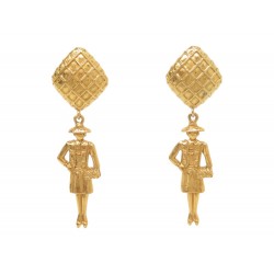 VINTAGE BOUCLES D'OREILLES CHANEL PENDANTES COCO 1970 CLIPS METAL DORE EARRINGS
