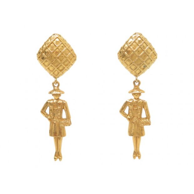 VINTAGE BOUCLES D'OREILLES CHANEL PENDANTES COCO 1970 CLIPS METAL DORE EARRINGS