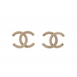 NEUF BOUCLES D'OREILLES CHANEL LOGO CC CHAINE EN METAL DORE NEW EARRINGS 750€