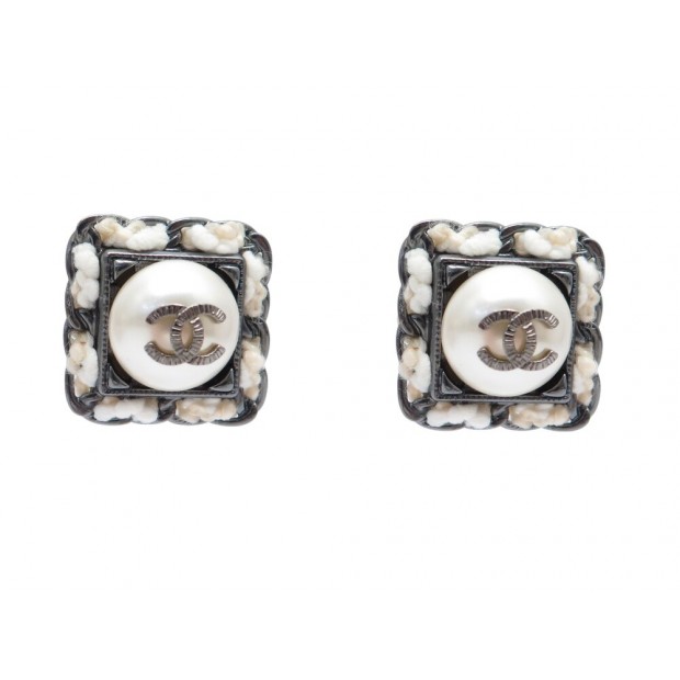 NEUF BOUCLES D'OREILLES CHANEL CARRE LOGO CC TWEED METAL ARGENTE EARRINGS 560€