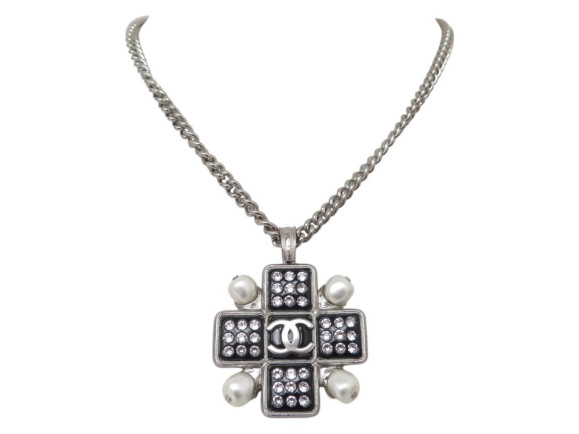 collier chanel ab8408 pendentif croix gripoix