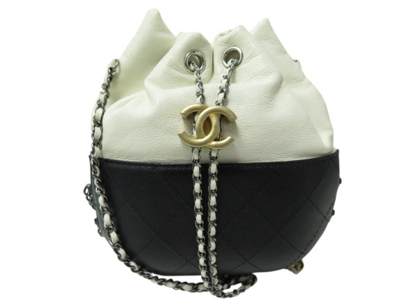 sac a main chanel gabrielle bucket noir et blanc