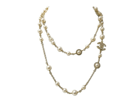 sautoir collier chanel perles fleurs logo cc