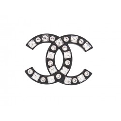 NEUF BROCHE CHANEL LOGO CC STRASS EN RESINE 2024 NEW BLACK RESIN BROOCH 650€