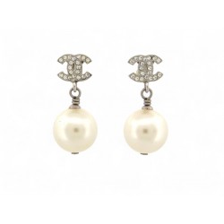 BOUCLES D'OREILLES CHANEL LOGO CC EN STRASS & PERLE PENDANTE BOITE EARRINGS 790€