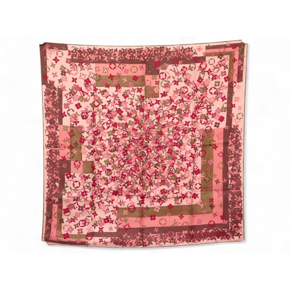FOULARD LOUIS VUITTON TRUNKS MONOGRAM CARRE 70 CM EN SOIE ROSE SILK SCARF 370€