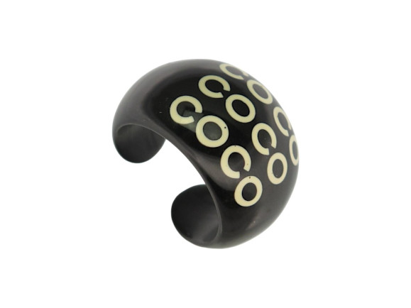 bague chanel coco collection 2001 t54 en resine noire