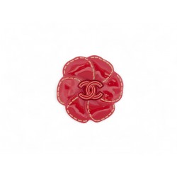 BROCHE CHANEL CAMELIA LOGO CC 2005 EN RESINE ROUGE SURPIQUE RED BROOCH 590€