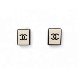 NEUF BOUCLES D'OREILLES CHANEL 2005 RECTANGLE LOGO CC RESINE CREME EARRINGS 690€
