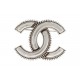 NEUF BROCHE CHANEL LOGO CC NACRE GRISE 2024 EN METAL ARGENTE + BOITE BROOCH 750€