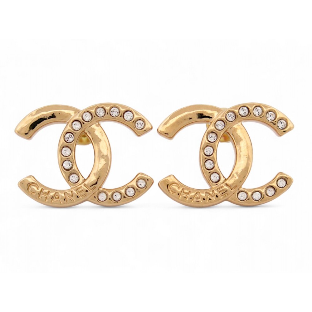 NEUF BOUCLES D'OREILLES CHANEL LOGO CC STRASS METAL DORE + BOITE EARRINGS 650€
