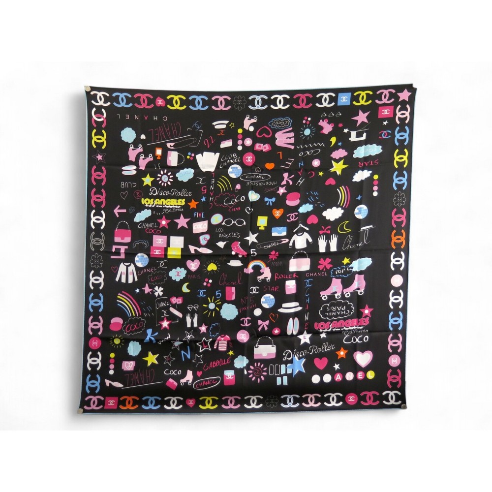 NEUF FOULARD CHANEL CC DISCO ROLLER LOS ANGELES CARRE 90 SOIE MULTICOLORE 530€