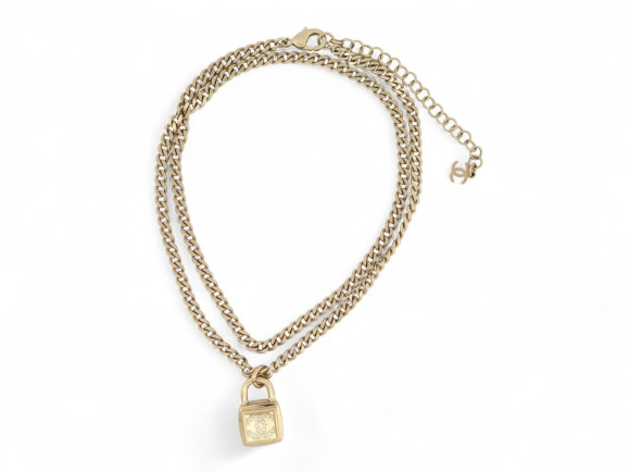  collier chanel cadenas logo cc strass en metal