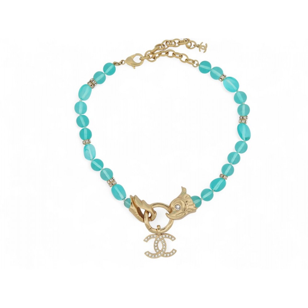 NEUF COLLIER CHANEL PENDENTIF LOGO CC STRASS 35-45 CM SUR PERLES BLEUES 1290€