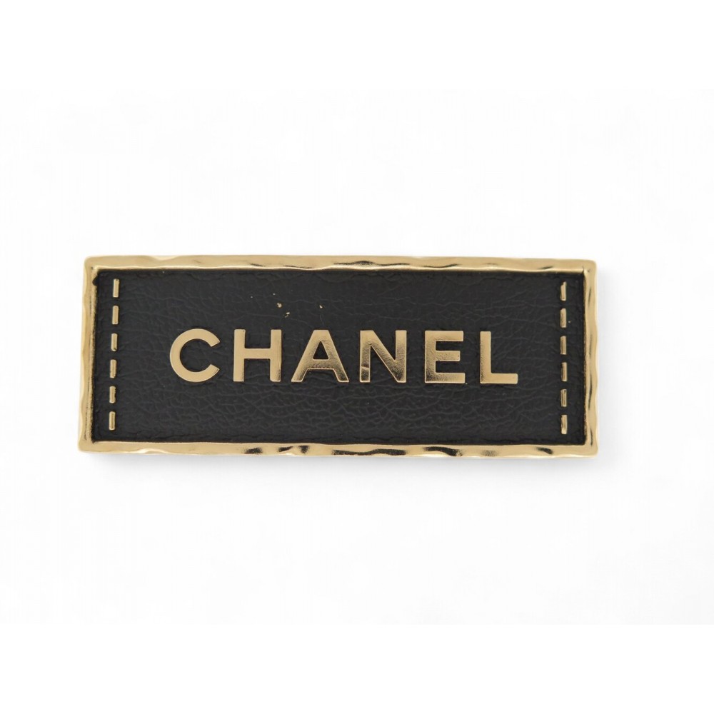 NEUF BROCHE CHANEL PLAQUE LOGO CUIR METAL DORE LEATHER STEEL GOLDEN BROOCH 620€