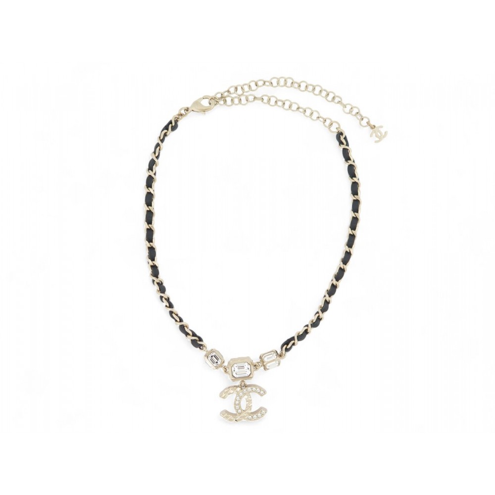 NEUF COLLIER CHANEL RAS DE COU LOGO CC STRASS CHAINE METAL DORE NECKLACE 1590€