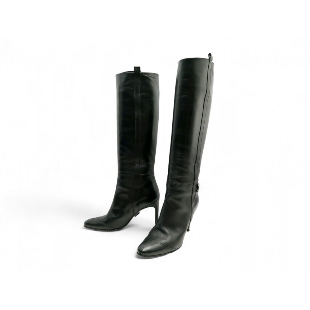 CHAUSSURES BOTTES A TALONS CHANEL LOGO CC 36.5 EN CUIR NOIR + BOITE BOOTS 2150€