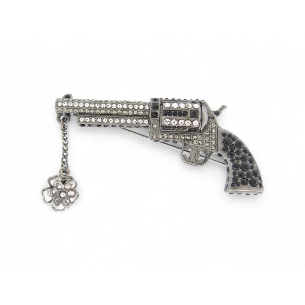 RARE BROCHE CHANEL PISTOLET REVOLVER PARIS DALLAS 2014 STRASS BLANC NOIR BROOCH