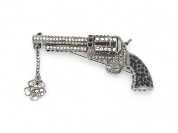 rare broche chanel pistolet revolver paris dallas 2014