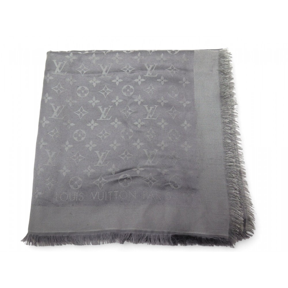 CHALE LOUIS VUITTON MONOGRAM SHINE M75120 EN SOIE LAINE ARGENTE GRIS SHAWL 590€